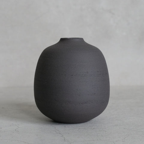 Black Vase, 12/23 — 02