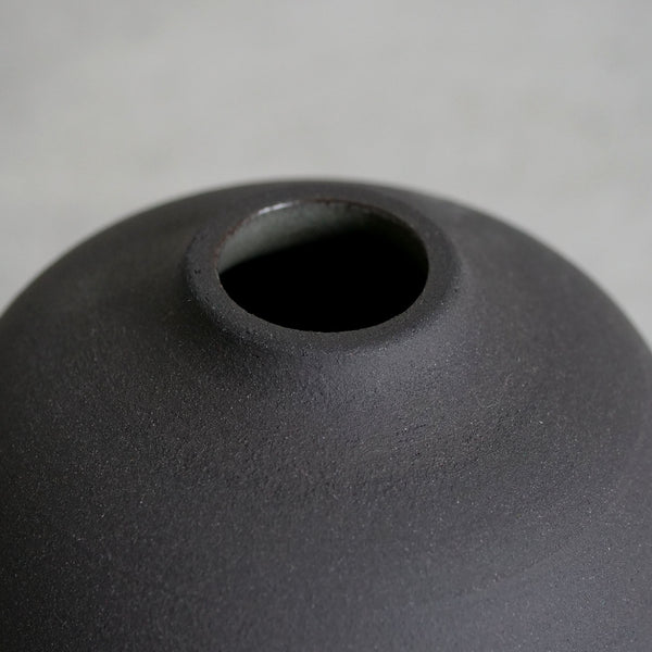 Black Vase, 12/23 — 02
